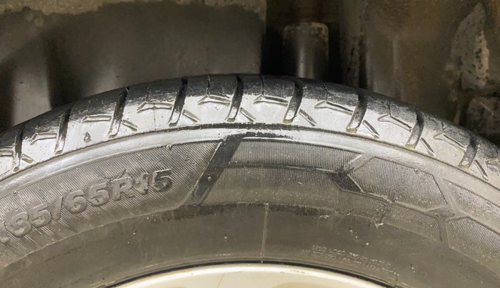 2015 Maruti Swift Dzire ZXI, Petrol, Manual, 1,37,216 km, Left Rear Tyre Tread