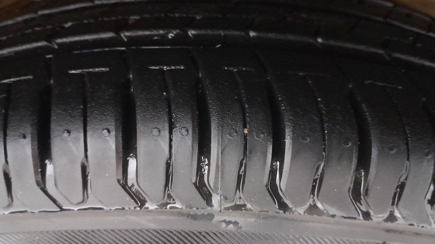 2021 Maruti Swift VXI, Petrol, Manual, 24,780 km, Right Front Tyre Tread