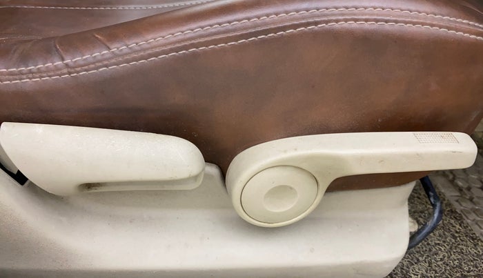 2016 Maruti Ciaz VDI+ SHVS, Diesel, Manual, 66,186 km, Driver Side Adjustment Panel