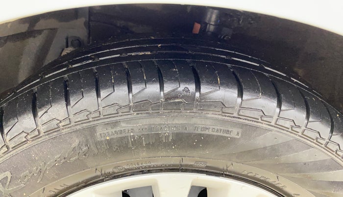 2016 Maruti Ciaz VDI+ SHVS, Diesel, Manual, 66,186 km, Left Front Tyre Tread