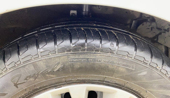 2016 Maruti Ciaz VDI+ SHVS, Diesel, Manual, 66,186 km, Right Front Tyre Tread