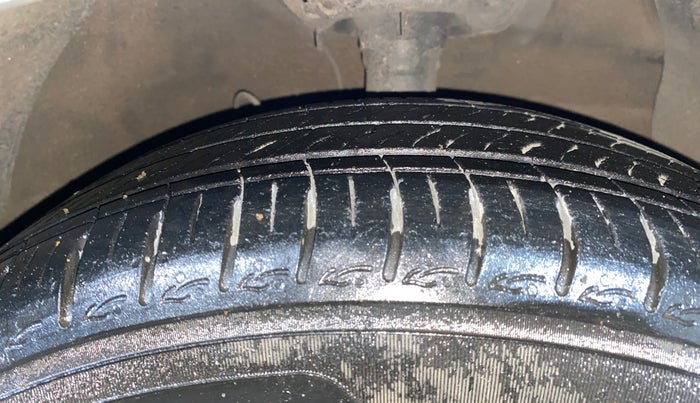 2023 Hyundai AURA SX 1.2 (O), Petrol, Manual, 32,558 km, Right Front Tyre Tread