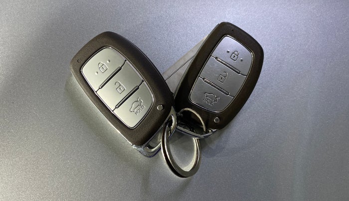 2023 Hyundai AURA SX 1.2 (O), Petrol, Manual, 32,558 km, Key Close Up