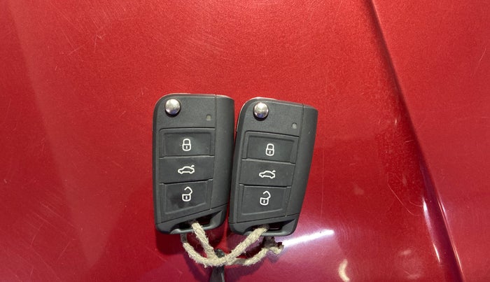 2022 Volkswagen TAIGUN TOPLINE 1.0 TSI MT, Petrol, Manual, 65,699 km, Key Close Up