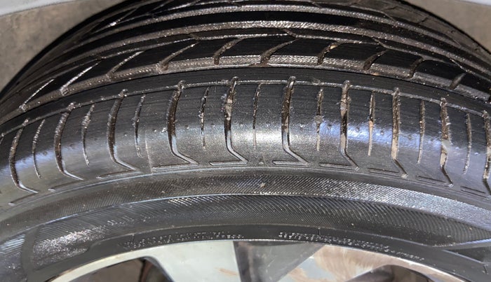 2022 Volkswagen TAIGUN TOPLINE 1.0 TSI MT, Petrol, Manual, 65,699 km, Right Front Tyre Tread