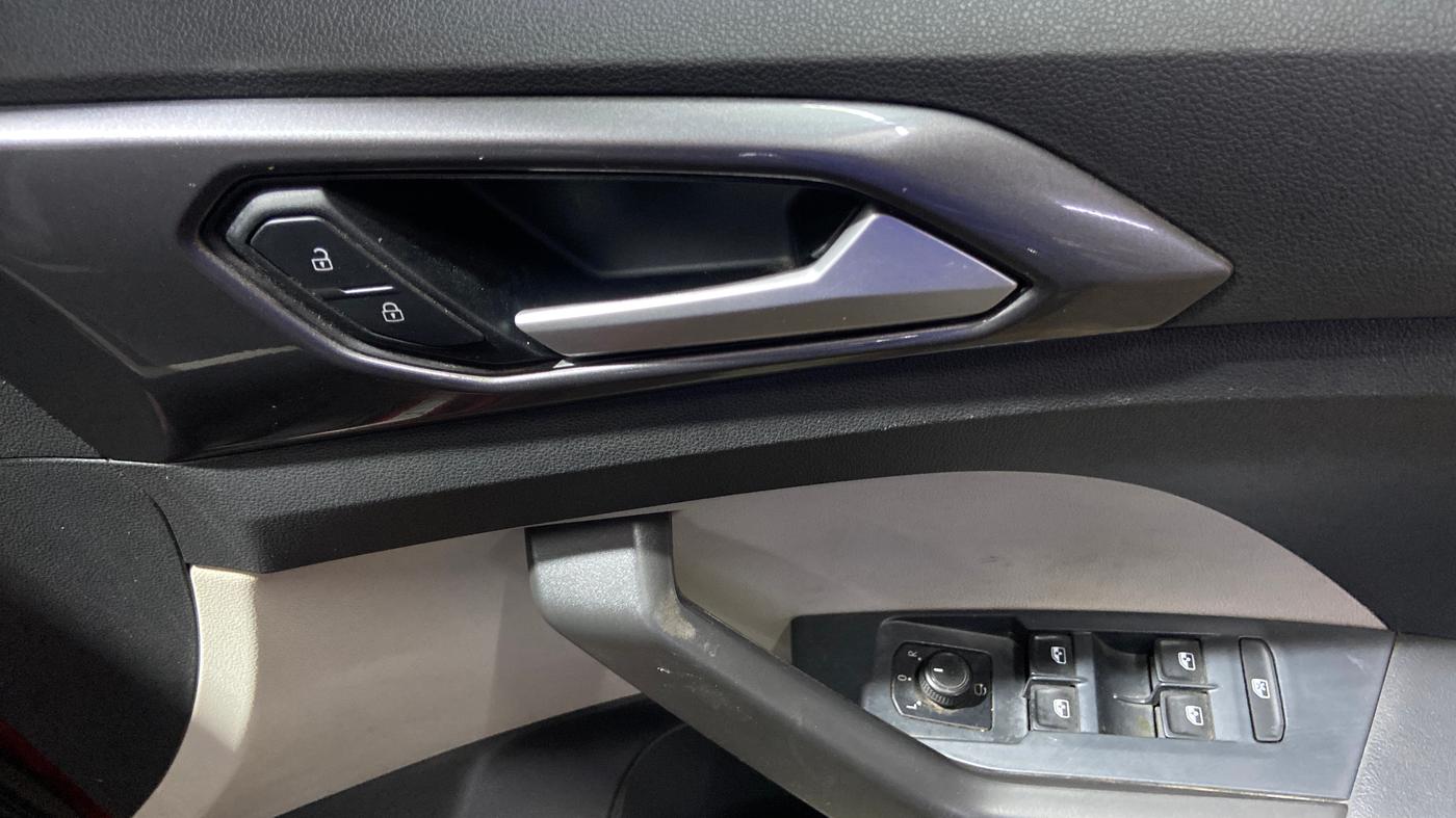 2022 Volkswagen TAIGUN TOPLINE 1.0 TSI MT, Petrol, Manual, 65,718 km, Driver Side Door Panels Control