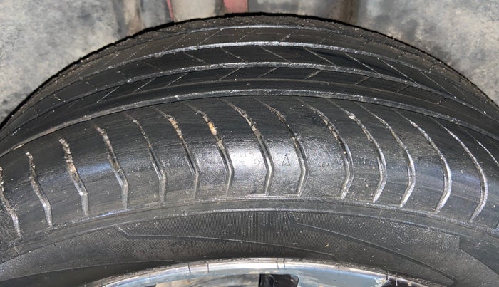 2022 Volkswagen TAIGUN TOPLINE 1.0 TSI MT, Petrol, Manual, 65,699 km, Right Rear Tyre Tread