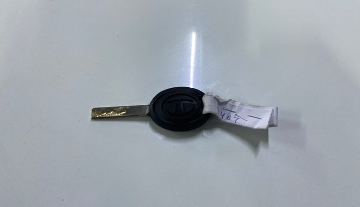 2024 Tata ALTROZ XE CNG, CNG, Manual, 17,614 km, Key Close Up