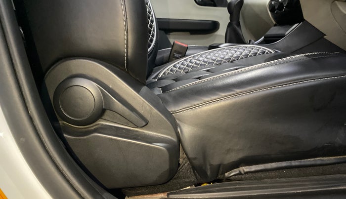 2024 Tata ALTROZ XE CNG, CNG, Manual, 17,614 km, Driver Side Adjustment Panel