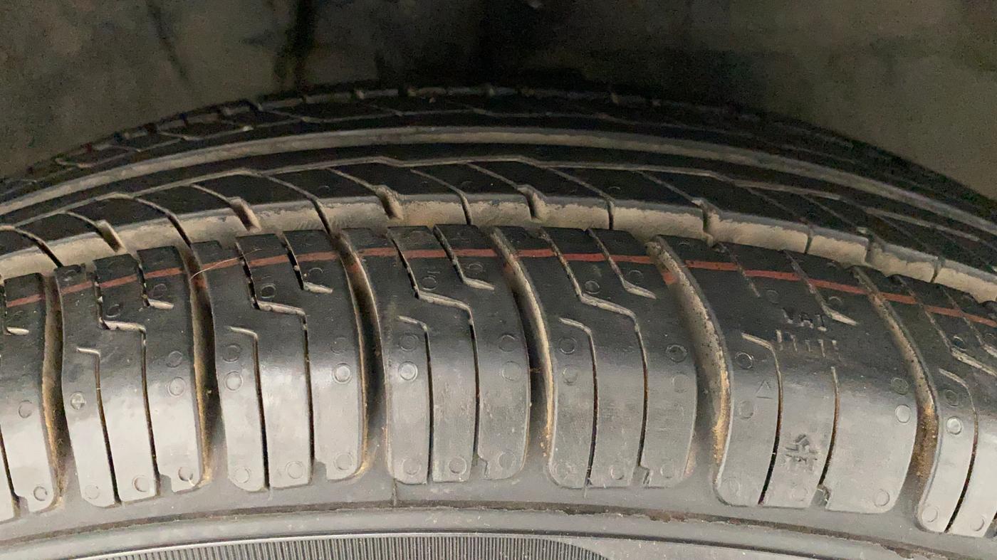 2010 Maruti Ritz LXI, Petrol, Manual, 10,694 km, Right Front Tyre Tread