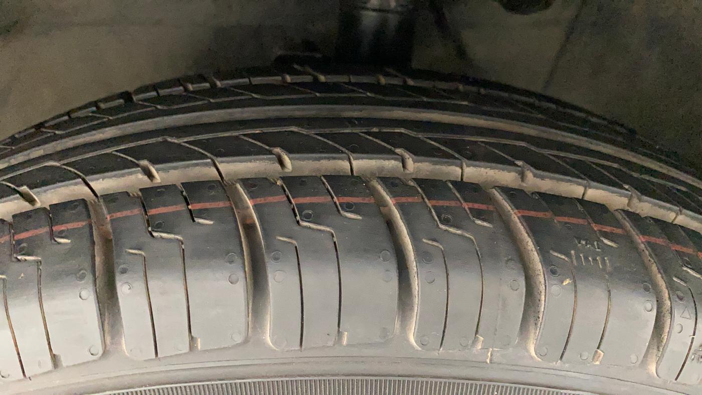 2010 Maruti Ritz LXI, Petrol, Manual, 10,694 km, Left Front Tyre Tread