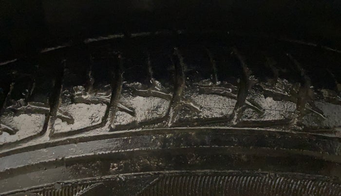 2016 Maruti Baleno DELTA PETROL 1.2, Petrol, Manual, 42,836 km, Right Front Tyre Tread