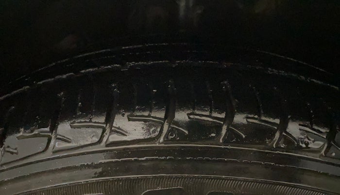 2016 Maruti Baleno DELTA PETROL 1.2, Petrol, Manual, 42,836 km, Left Front Tyre Tread