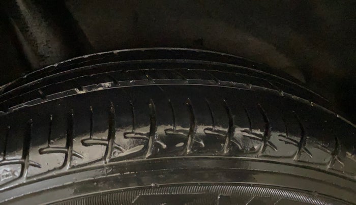 2016 Maruti Baleno DELTA PETROL 1.2, Petrol, Manual, 42,836 km, Right Rear Tyre Tread