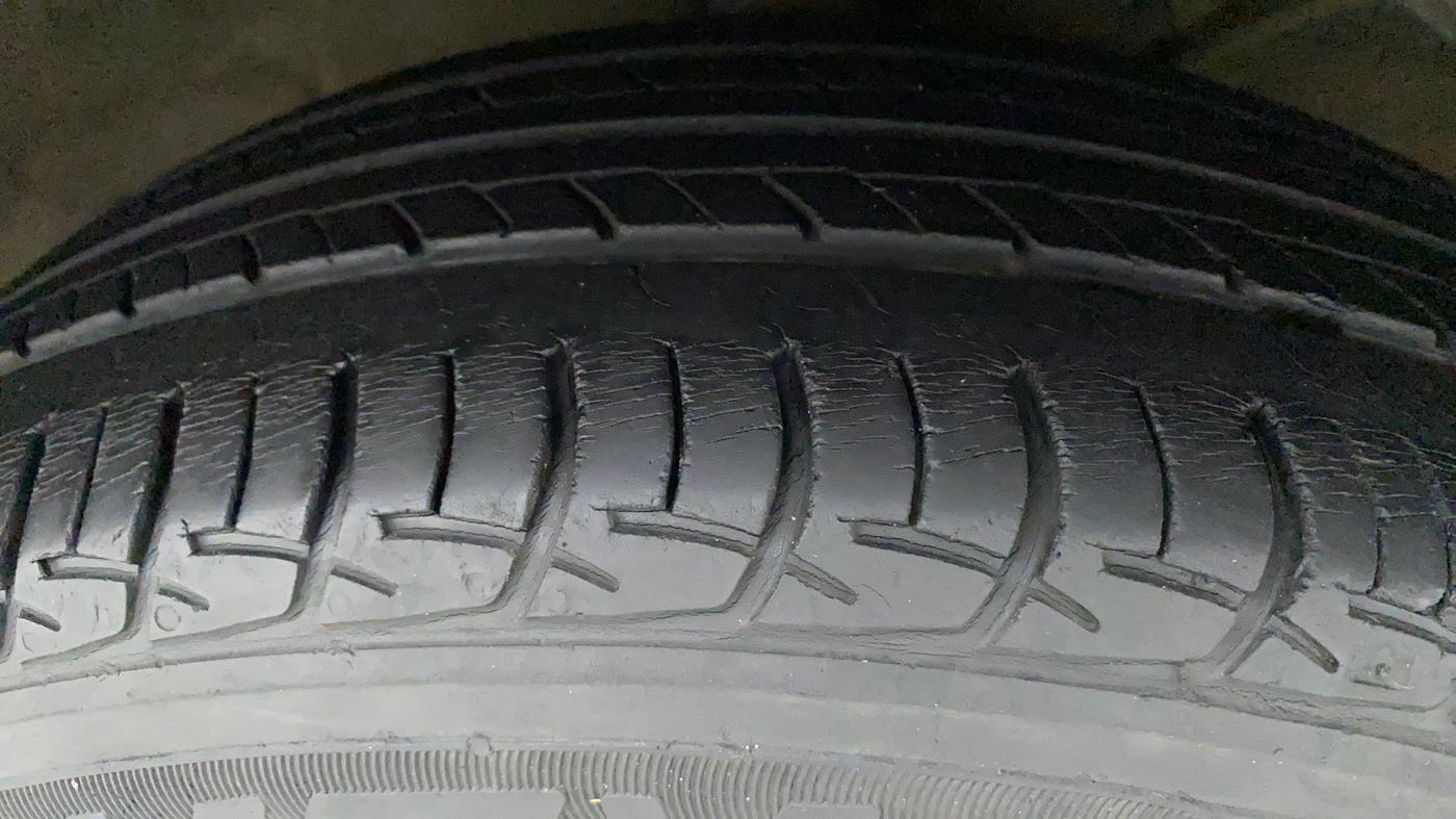 2017 Maruti Baleno DELTA CVT PETROL 1.2, Petrol, Automatic, 44,626 km, Right Front Tyre Tread