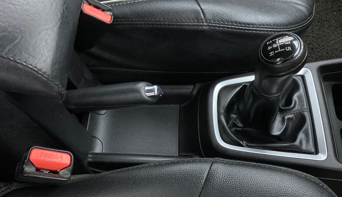 2019 Maruti Swift VXI, Petrol, Manual, 32,312 km, Gear Lever