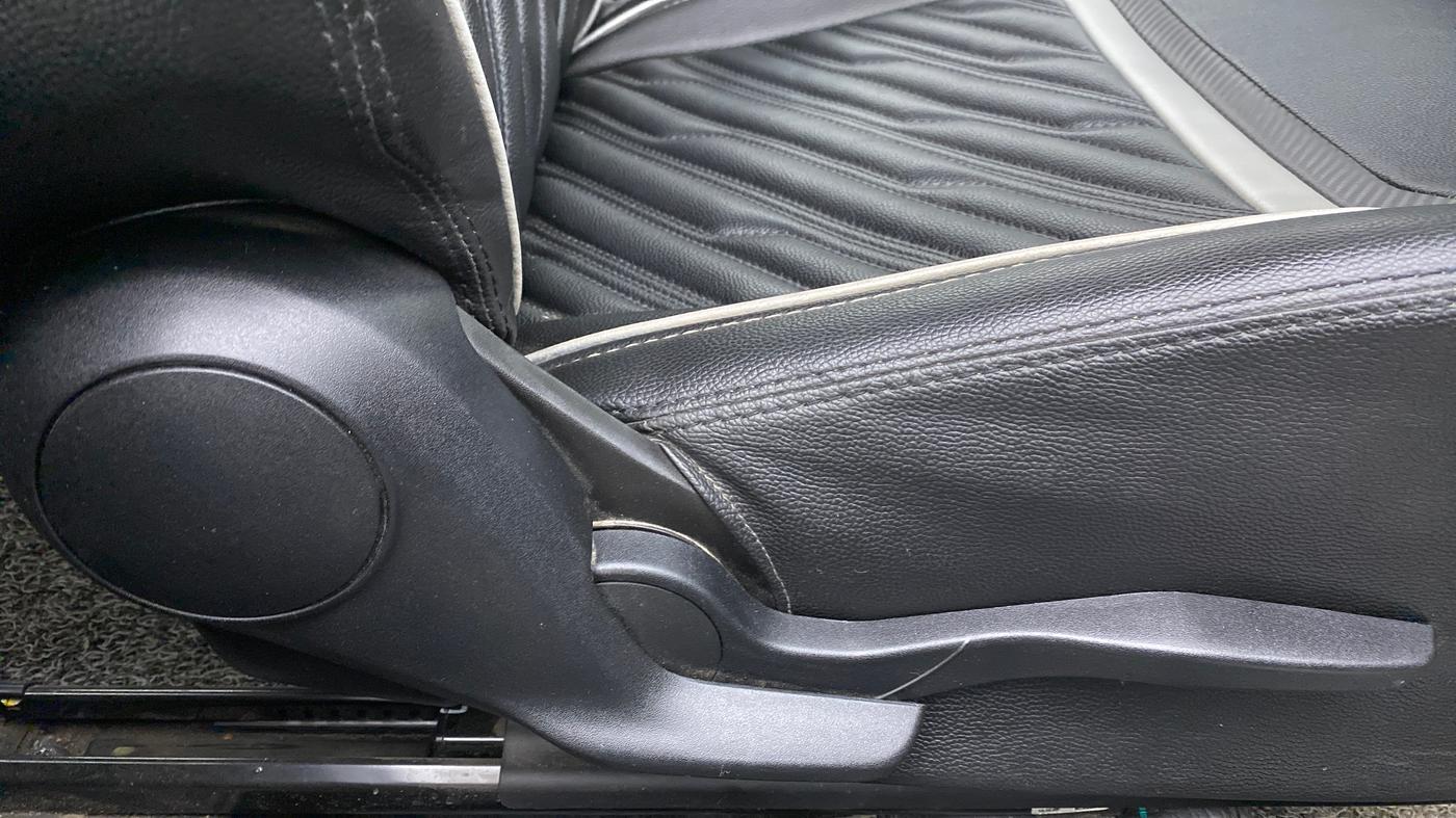 2019 Maruti Swift VXI, Petrol, Manual, 32,312 km, Driver Side Adjustment Panel