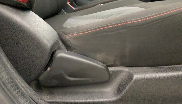 2019 Renault Kwid RXT 1.0, Petrol, Manual, 22,124 km, Driver Side Adjustment Panel