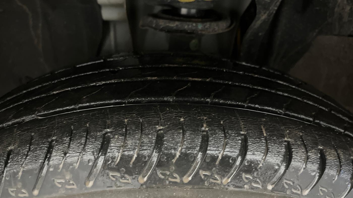2021 Nissan MAGNITE XL, Petrol, Manual, 19,105 km, Left Front Tyre Tread
