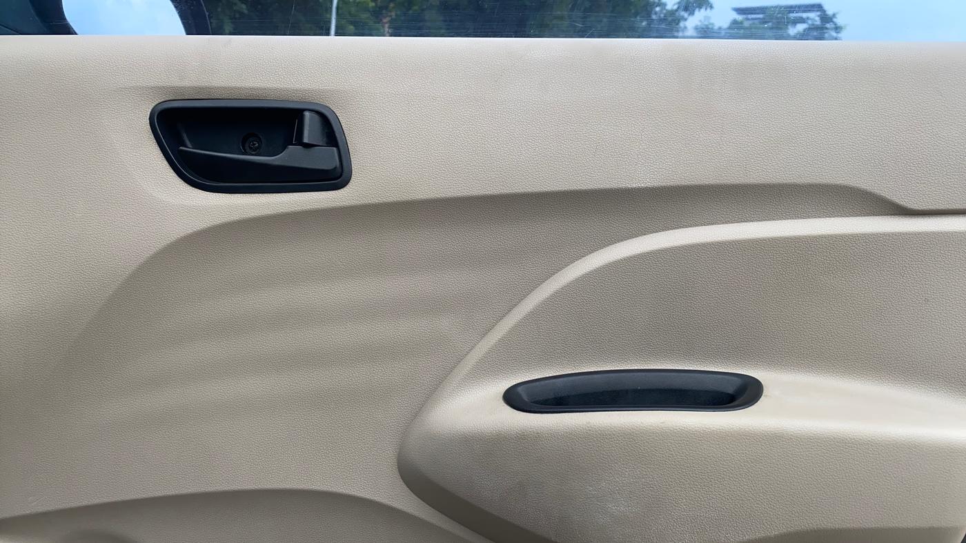 2020 Hyundai NEW SANTRO ERA EXECUTIVE, Petrol, Manual, 86,934 km, Driver Side Door Panels Control