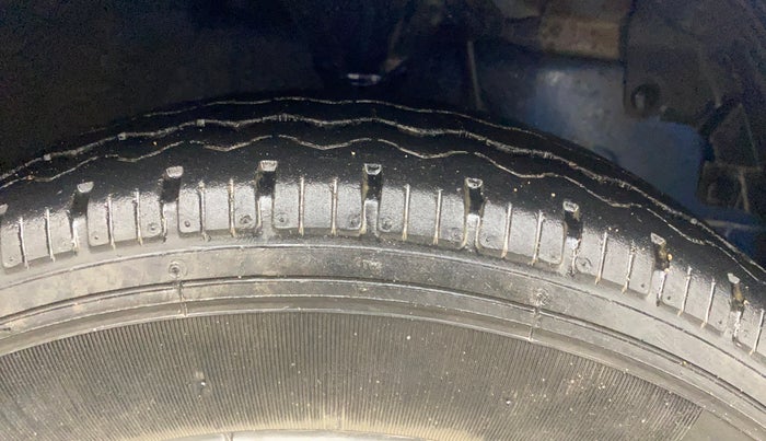 2017 Hyundai Eon ERA +, Petrol, Manual, 52,385 km, Right Front Tyre Tread