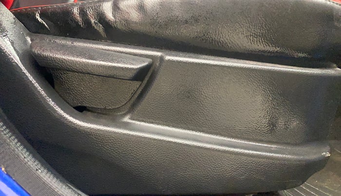 2017 Hyundai Eon ERA +, Petrol, Manual, 52,385 km, Driver Side Adjustment Panel