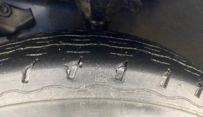 2017 Hyundai Eon ERA +, Petrol, Manual, 52,385 km, Left Front Tyre Tread