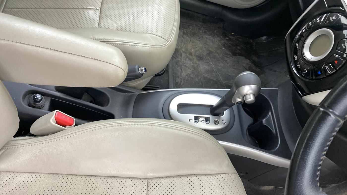2017 Nissan Sunny XV CVT, Petrol, Automatic, 73,384 km, Gear Lever