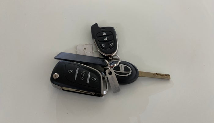 2022 Tata PUNCH PURE MT, Petrol, Manual, 38,333 km, Key Close Up