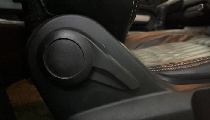 2022 Tata PUNCH PURE MT, Petrol, Manual, 38,333 km, Driver Side Adjustment Panel