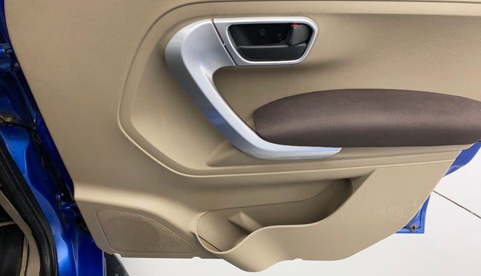 2016 Mahindra TUV300 T8, Diesel, Manual, 47,528 km, Driver Side Door Panels Control