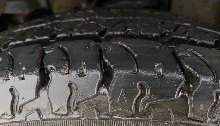 2016 Mahindra TUV300 T8, Diesel, Manual, 47,528 km, Left Front Tyre Tread