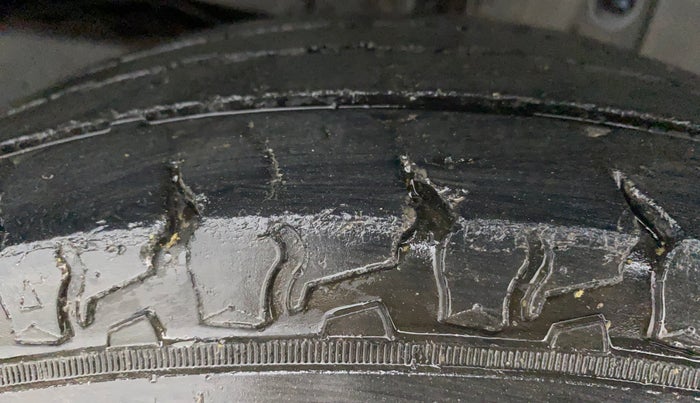 2016 Mahindra TUV300 T8, Diesel, Manual, 47,528 km, Left Rear Tyre Tread