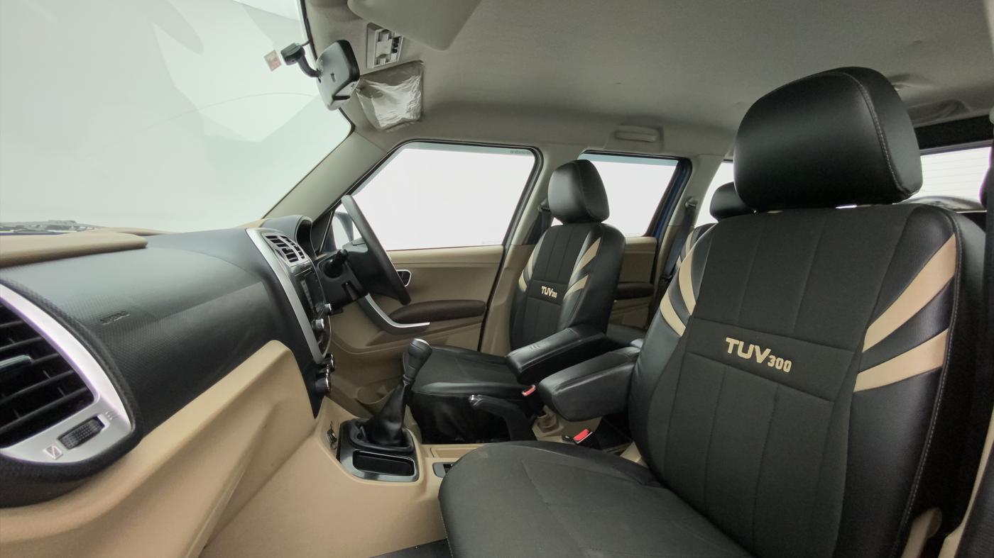 2016 Mahindra TUV300 T8, Diesel, Manual, 47,528 km, Right Side Front Door Cabin