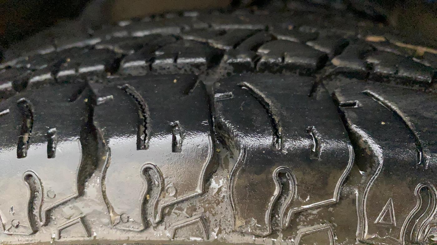 2016 Mahindra TUV300 T8, Diesel, Manual, 47,528 km, Right Front Tyre Tread