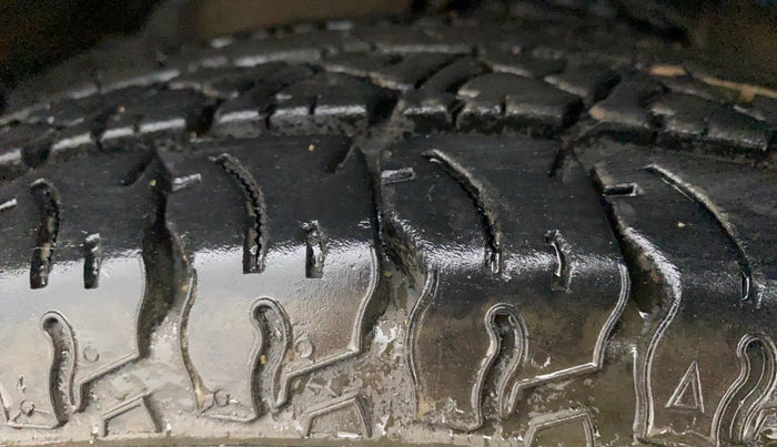 2016 Mahindra TUV300 T8, Diesel, Manual, 47,528 km, Right Front Tyre Tread