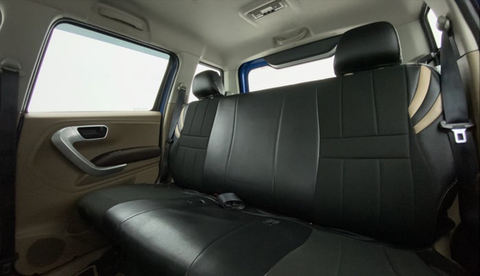 2016 Mahindra TUV300 T8, Diesel, Manual, 47,528 km, Right Side Rear Door Cabin