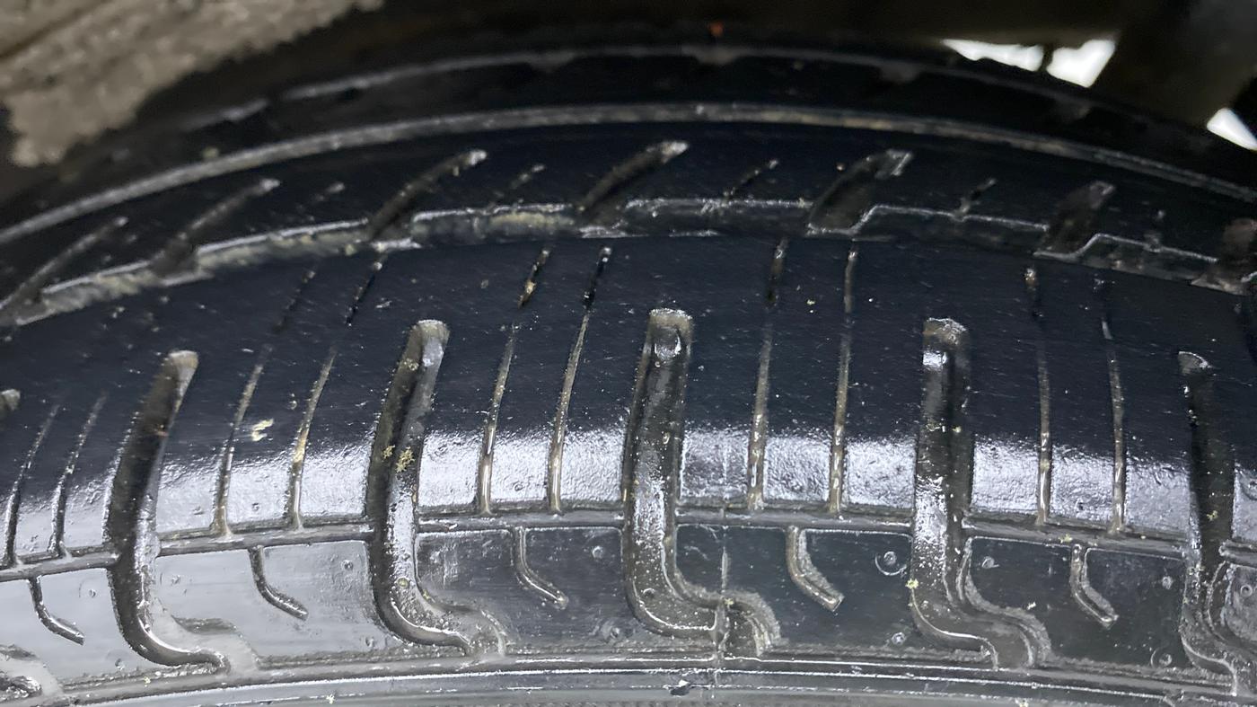 2018 Maruti Wagon R 1.0 VXI, Petrol, Manual, 15,549 km, Left Rear Tyre Tread