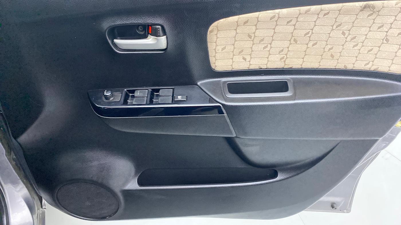 2018 Maruti Wagon R 1.0 VXI, Petrol, Manual, 15,549 km, Driver Side Door Panels Control