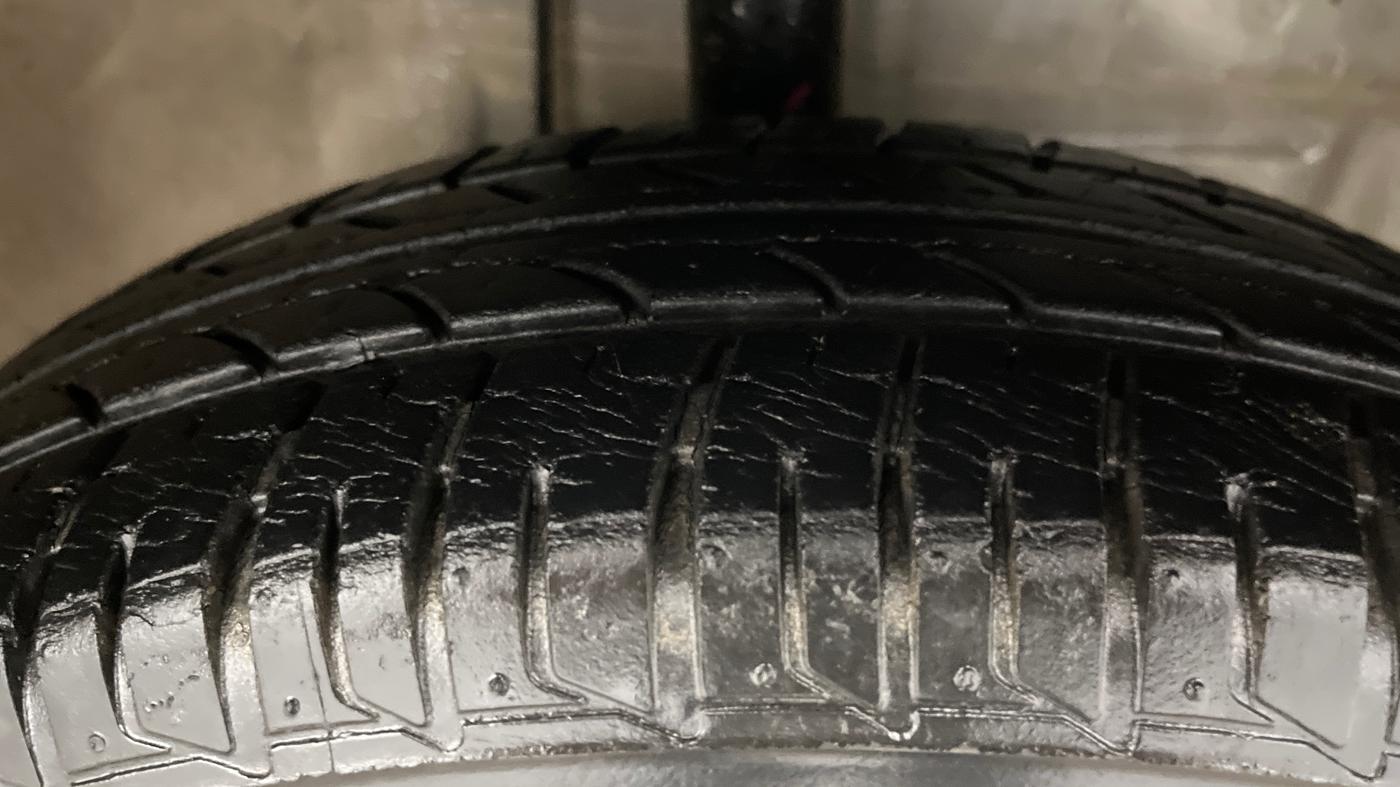 2016 Toyota Etios G, Petrol, Manual, 27,162 km, Right Front Tyre Tread