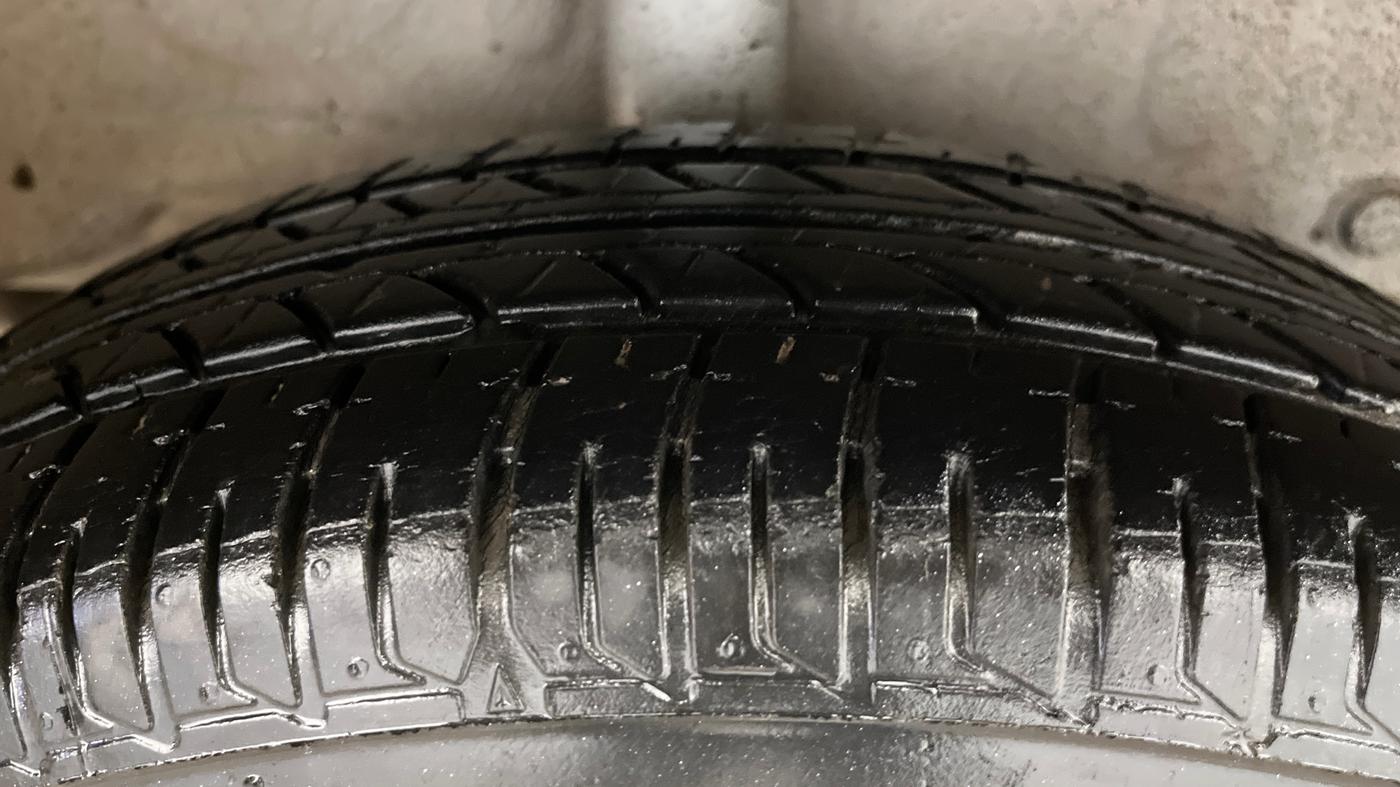 2016 Toyota Etios G, Petrol, Manual, 27,162 km, Right Rear Tyre Tread
