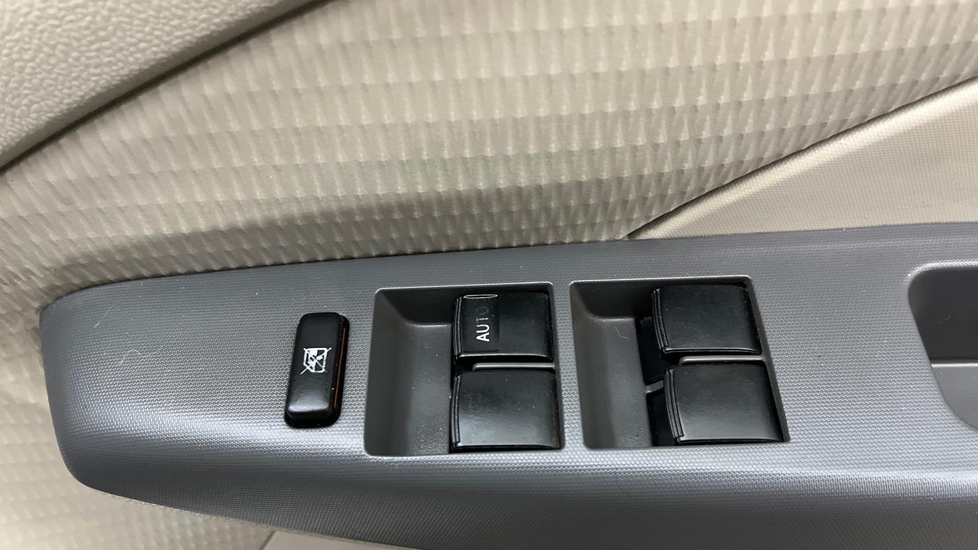 2016 Toyota Etios G, Petrol, Manual, 27,162 km, Driver Side Door Panels Control