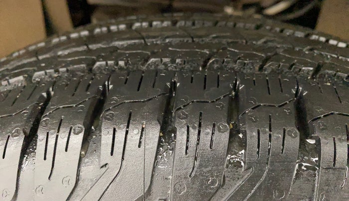 2022 Mahindra Bolero B4, Diesel, Manual, 47,114 km, Right Front Tyre Tread