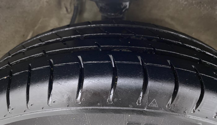 2017 Maruti Alto 800 VXI, Petrol, Manual, 83,403 km, Right Front Tyre Tread