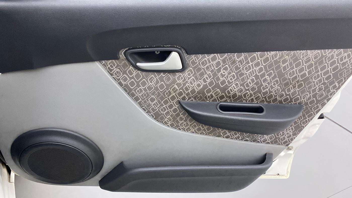 2017 Maruti Alto 800 VXI, Petrol, Manual, 83,403 km, Driver Side Door Panels Control