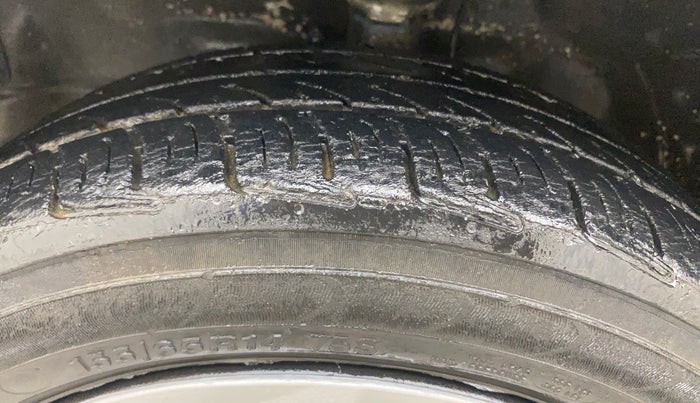 2015 Maruti Wagon R 1.0 VXI, Petrol, Manual, 79,189 km, Left Front Tyre Tread
