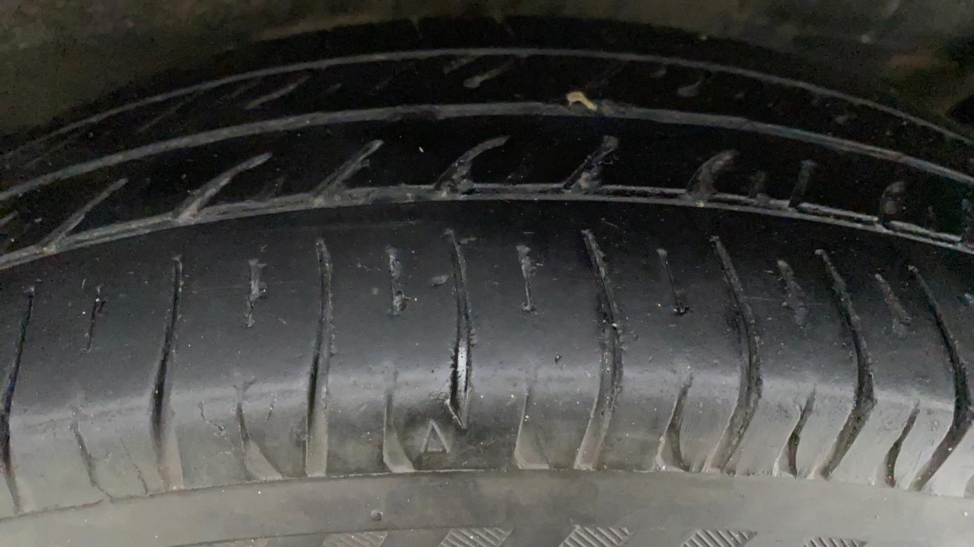 2017 Maruti Wagon R 1.0 LXI CNG, CNG, Manual, 47,787 km, Left Front Tyre Tread