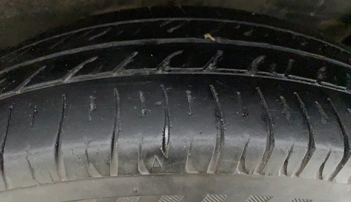 2017 Maruti Wagon R 1.0 LXI CNG, CNG, Manual, 47,787 km, Left Front Tyre Tread