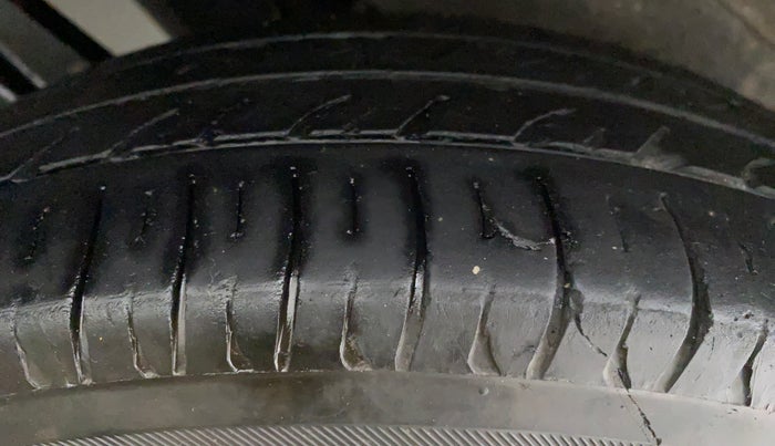 2017 Maruti Wagon R 1.0 LXI CNG, CNG, Manual, 47,787 km, Right Front Tyre Tread