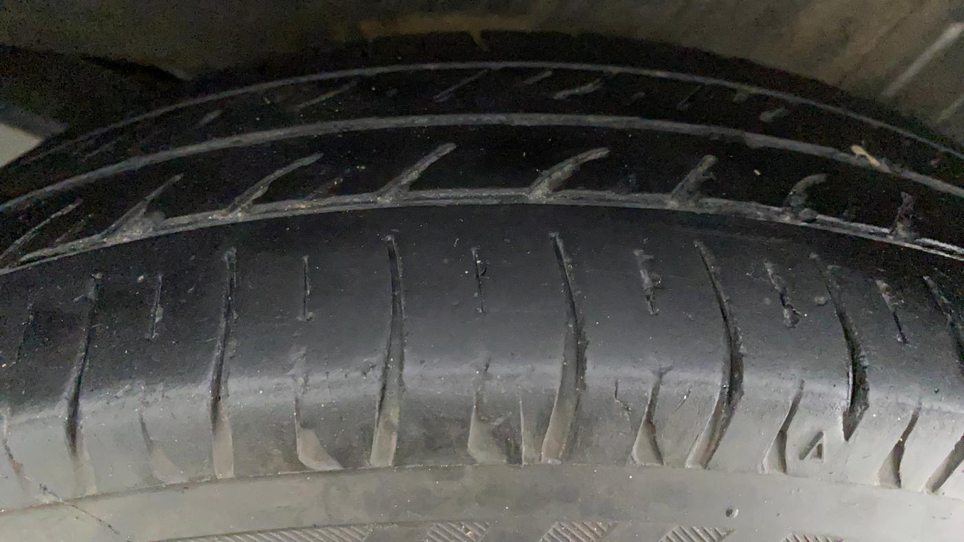 2017 Maruti Wagon R 1.0 LXI CNG, CNG, Manual, 47,787 km, Right Rear Tyre Tread